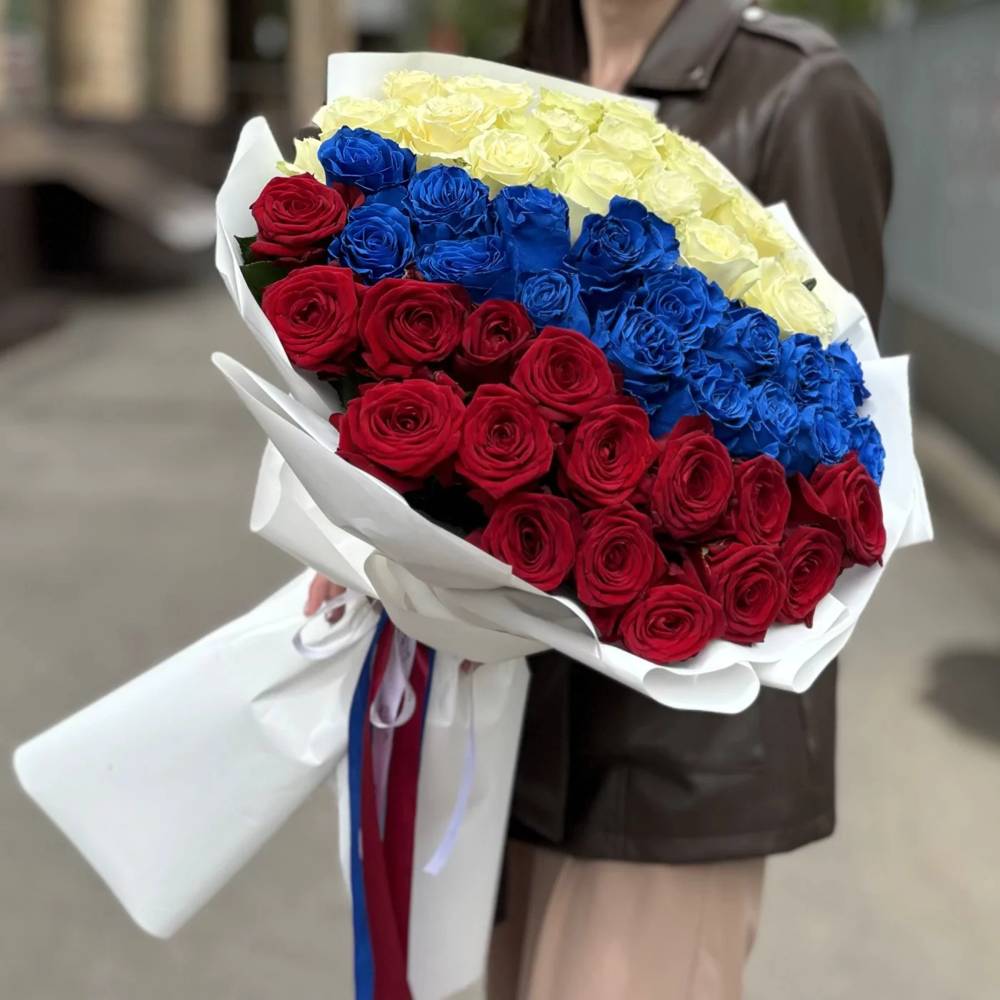 Букет из 51 розы в стиле Российского флага