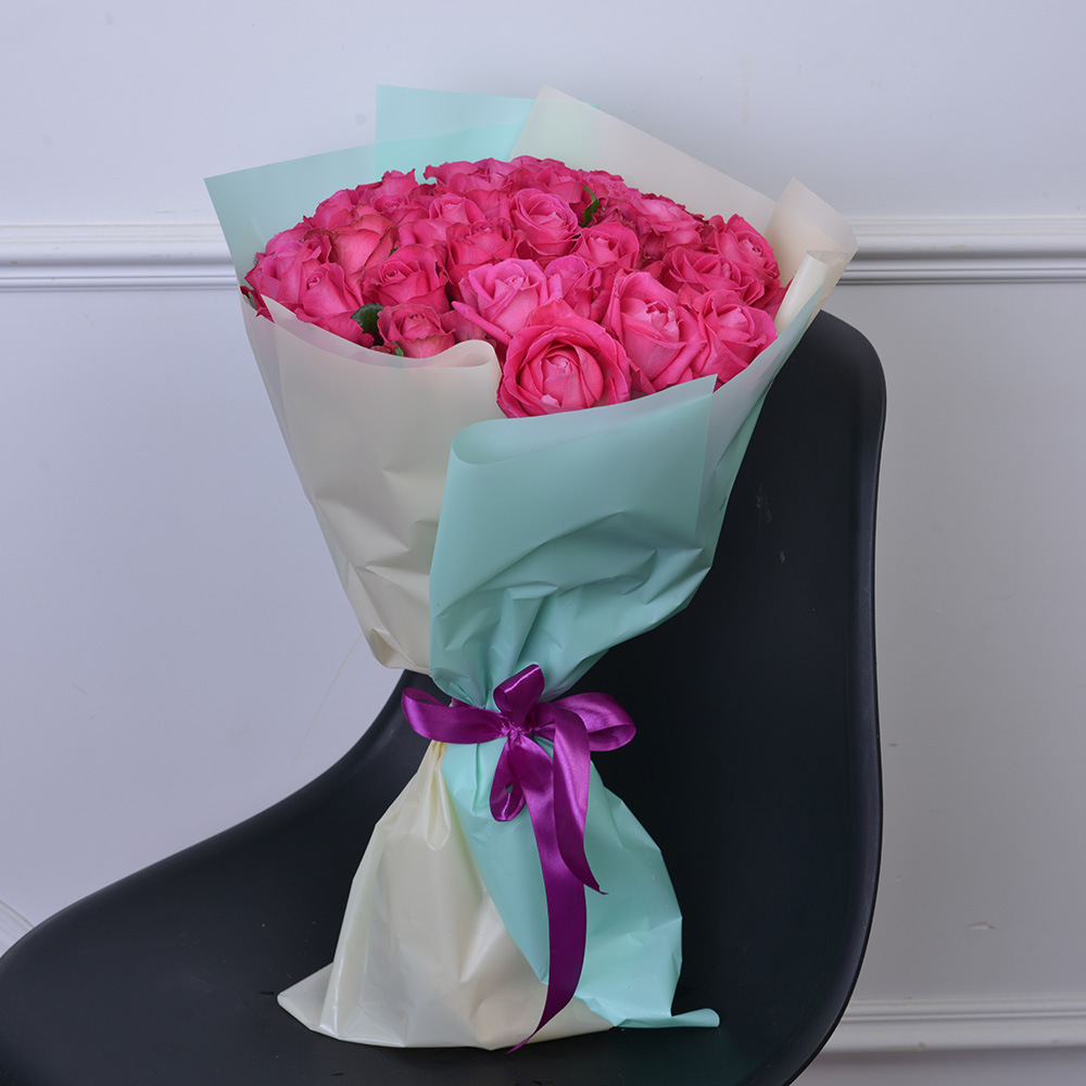 Букет из 35 малиновых роз 50 см