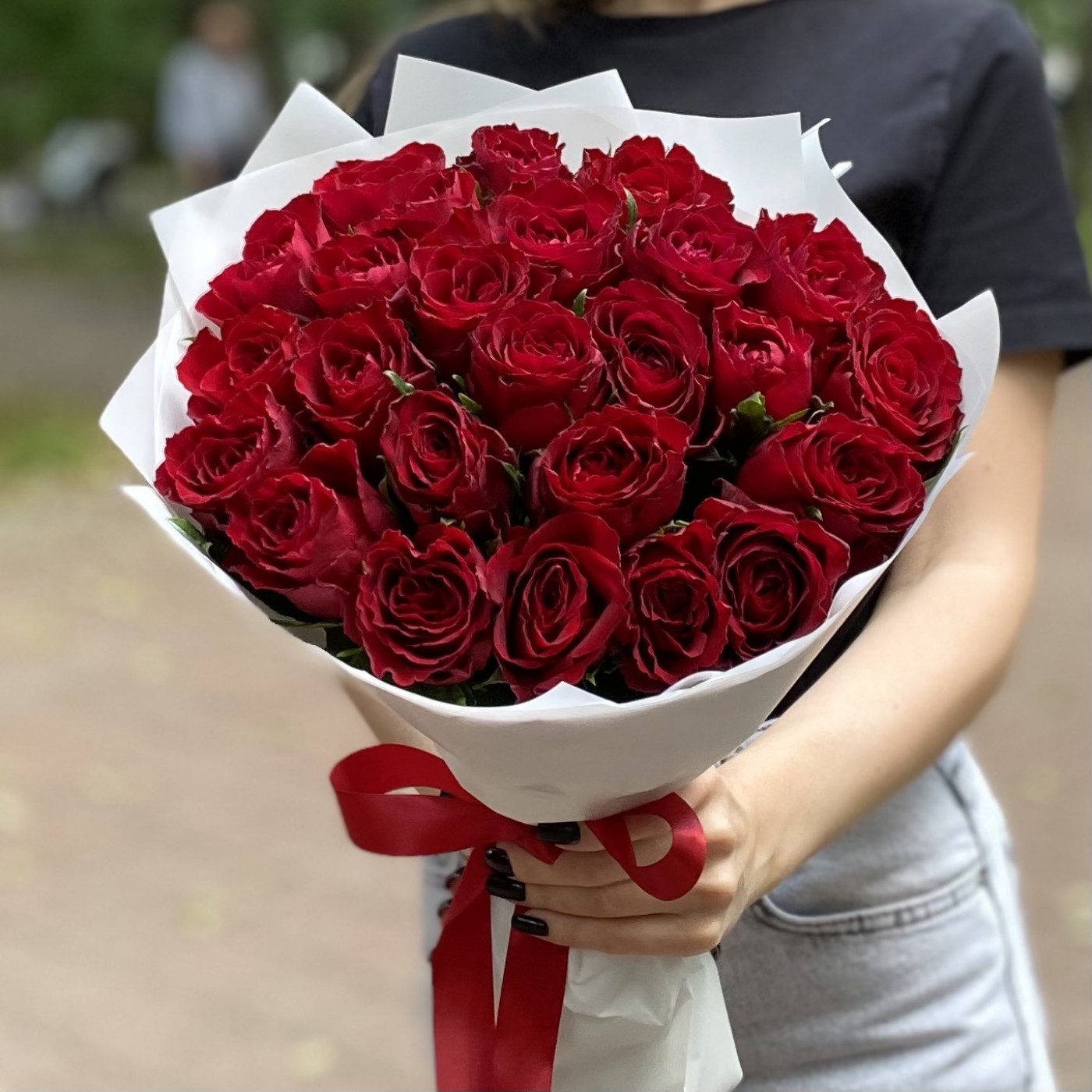 25 красных роз 40 см