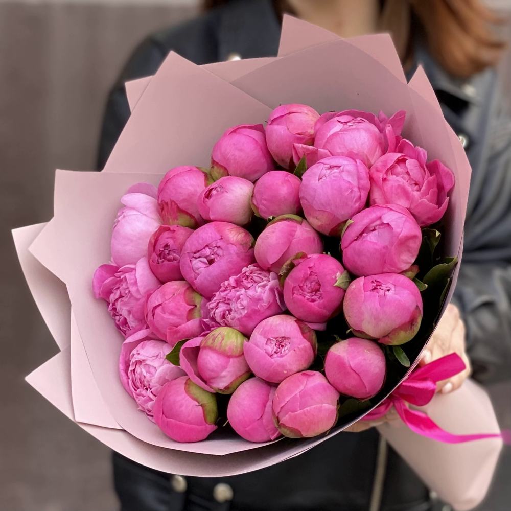 Букет из 25 розовых пионов