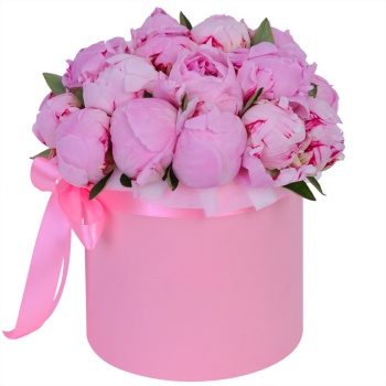 Букет из 21 розового пиона в розовой шляпной коробке