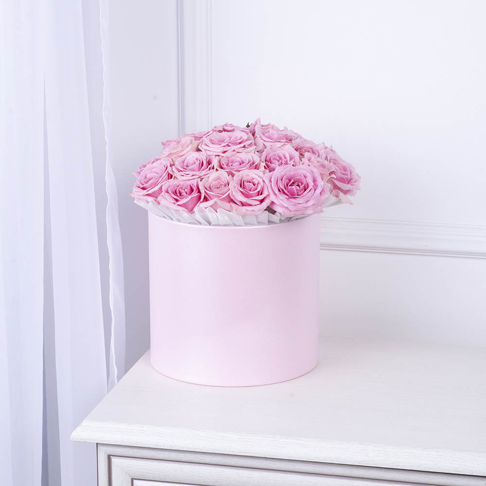 Букет из 25 розовых роз premium в розовой шляпной коробке