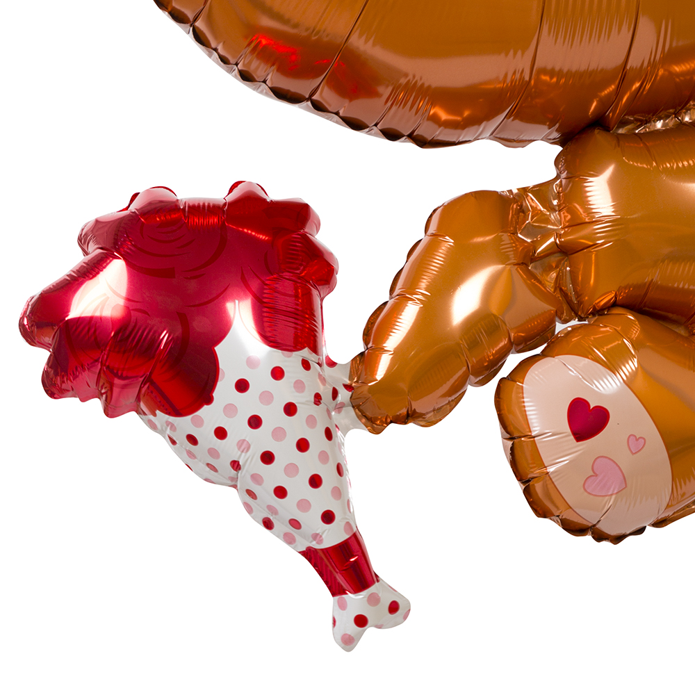 Композиция шаров сердец с фигурой мишки