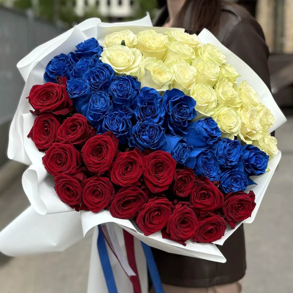 Букет из 51 розы в стиле Российского флага