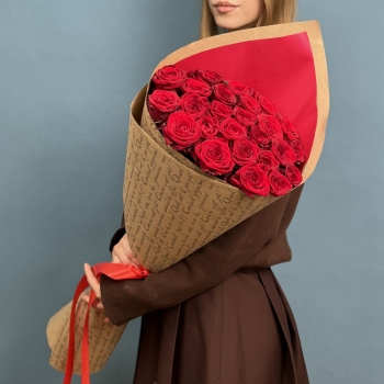 25 красных роз 60 см