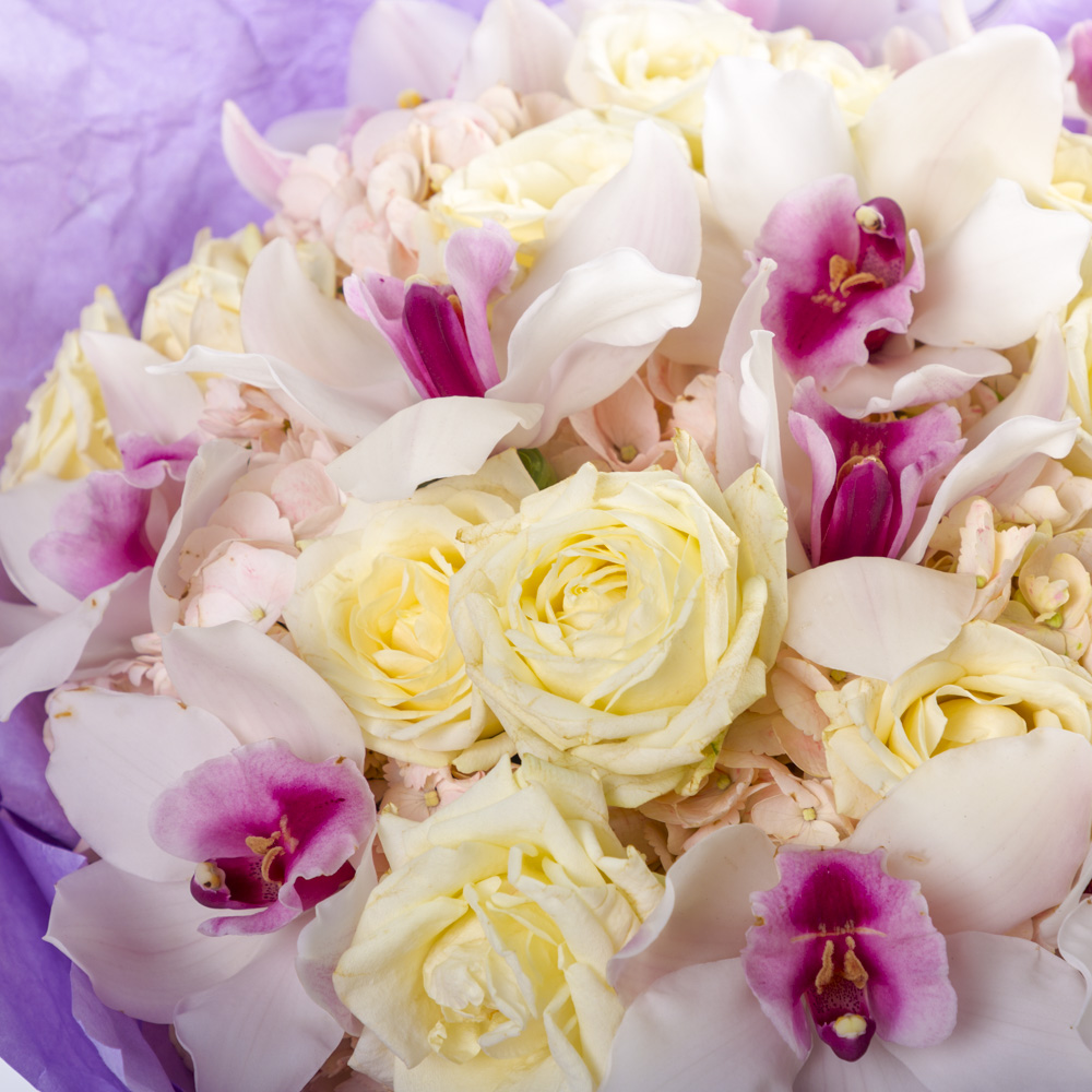 Букет из роз и орхидей