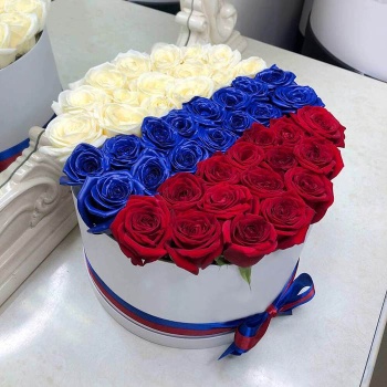 Букет из 45 роз в стиле Российского флага
