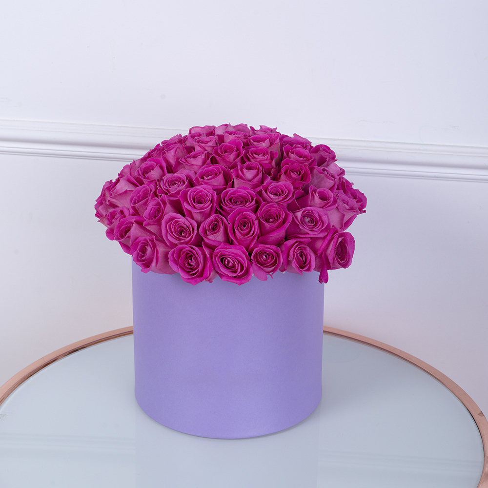 Букет из 75 розовых роз в фиолетовой шляпной коробке