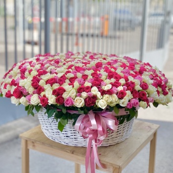 Шикарная корзина из 1001 розы Микс