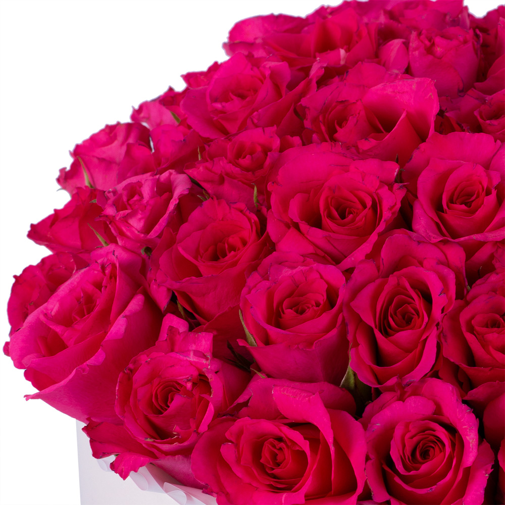 35 малиновых роз в кремовой шляпной коробке