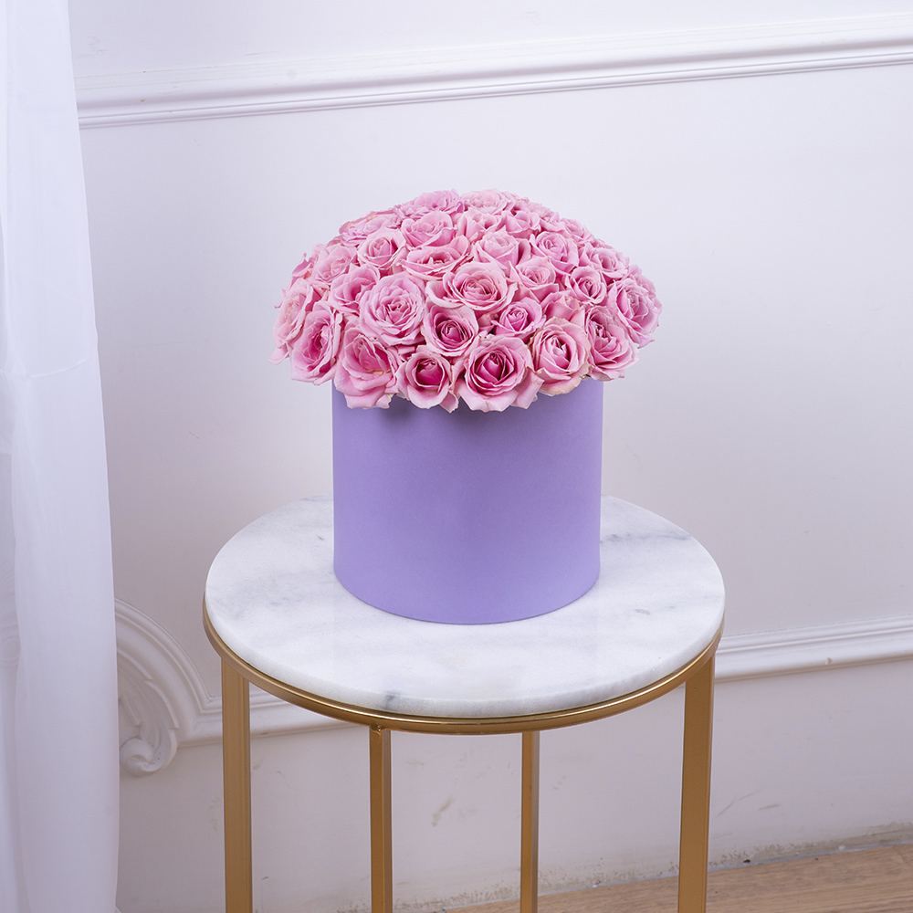 Букет из 51 розовой розы premium в фиолетовой шляпной коробке