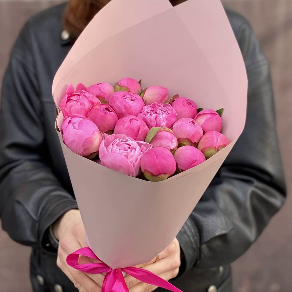Букет из 17 розовых пионов