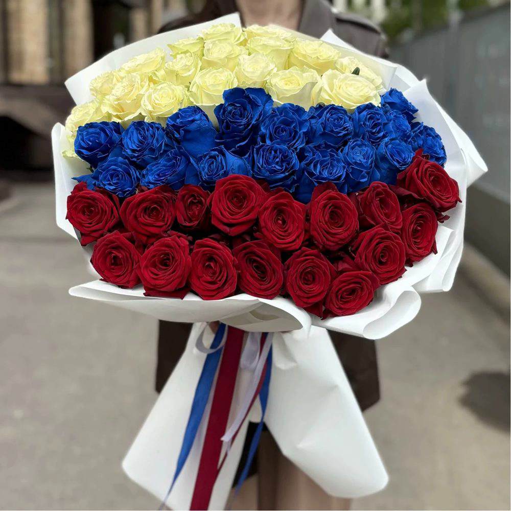 Букет из 51 розы в стиле Российского флага
