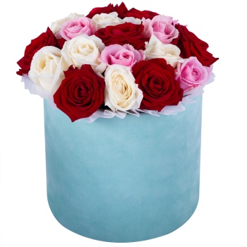 Букет из 19 разноцветных роз premium в зеленой бархатной шляпной коробке