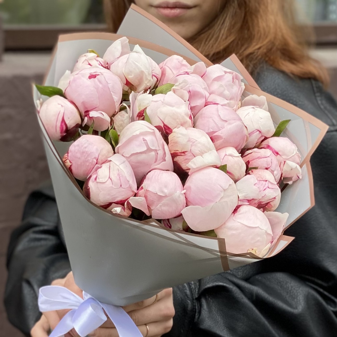 Букет из 21 нежно-розового пиона