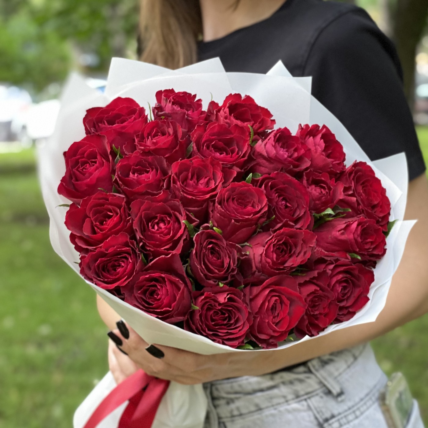 25 красных роз 40 см