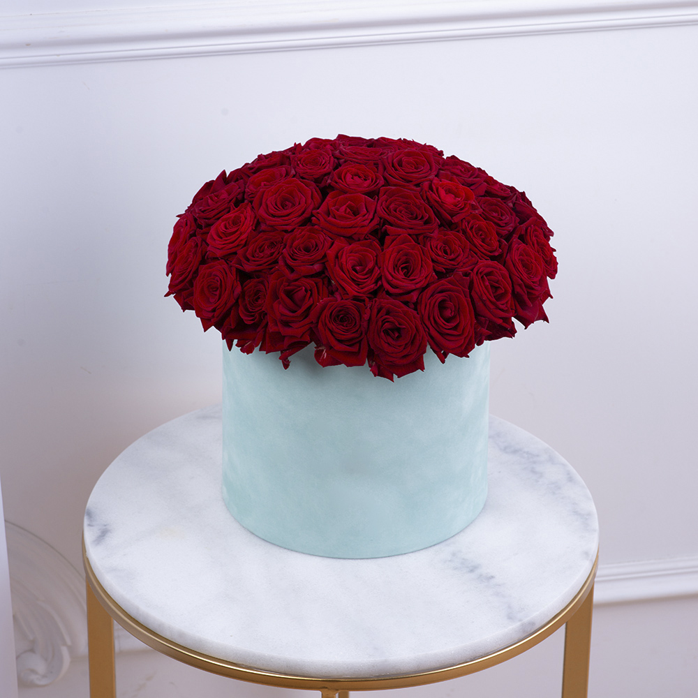 Букет из 51 красной розы premium в бархатной шляпной коробке