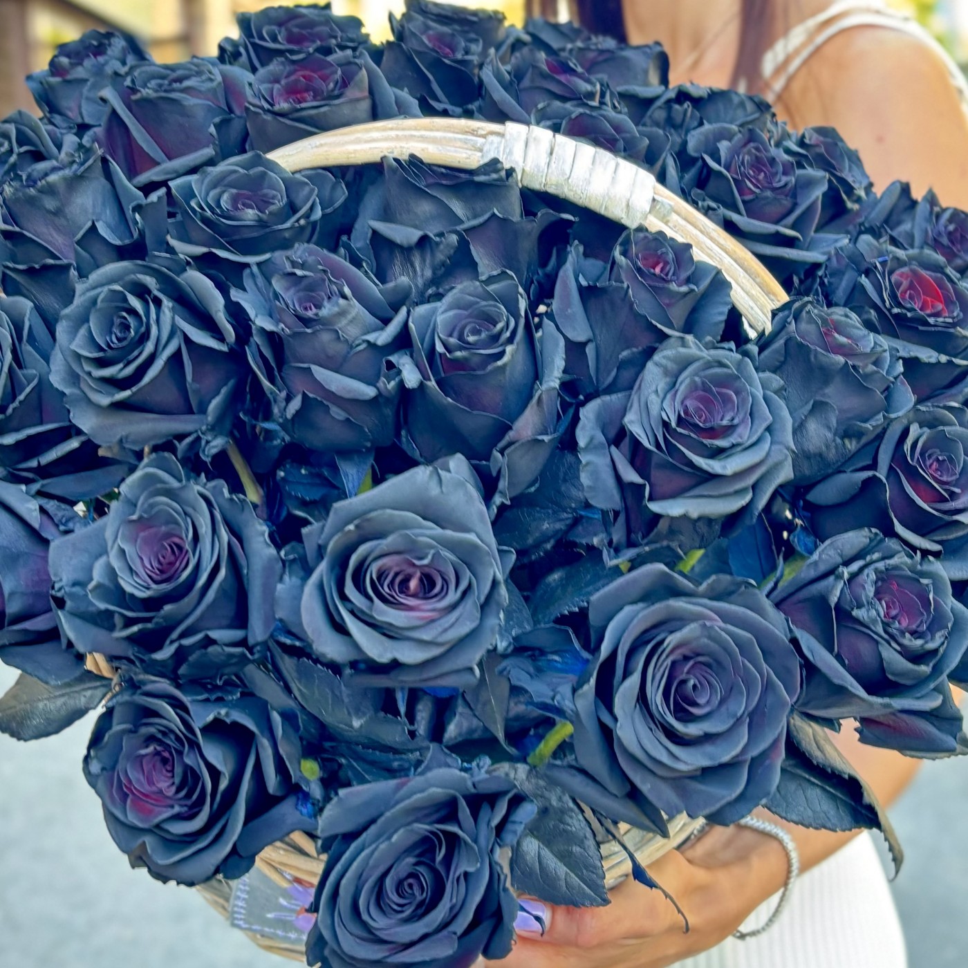 Корзина из 51 черной розы