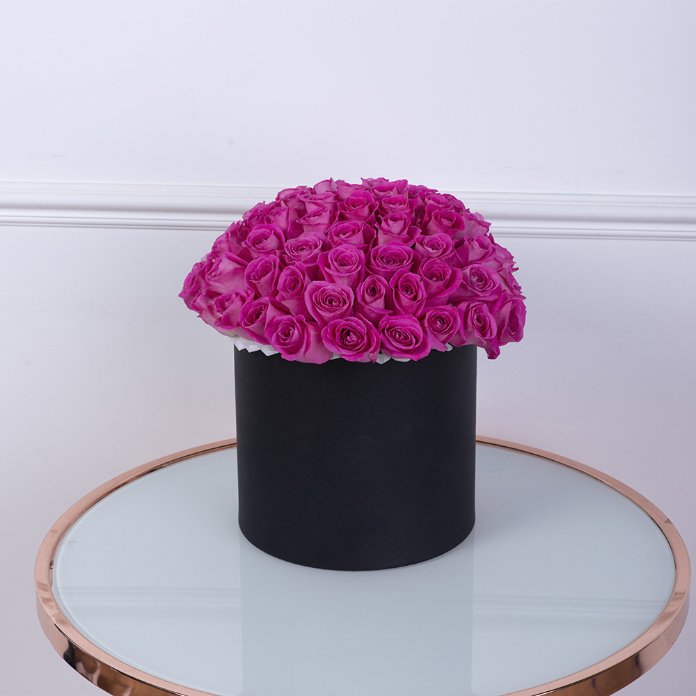 Букет из 75 розовых роз в черной шляпной коробке