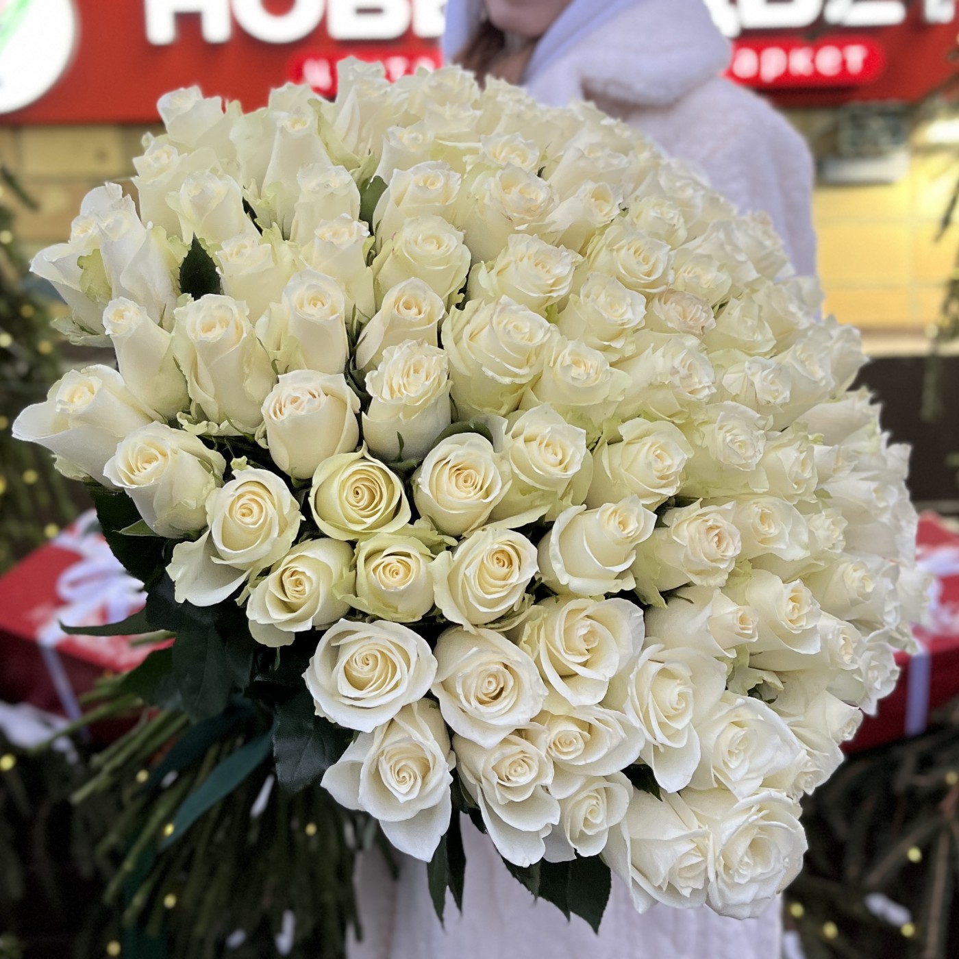 101 белая роза Premium 70 см.