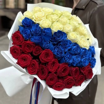 Букет из 51 розы в стиле Российского флага
