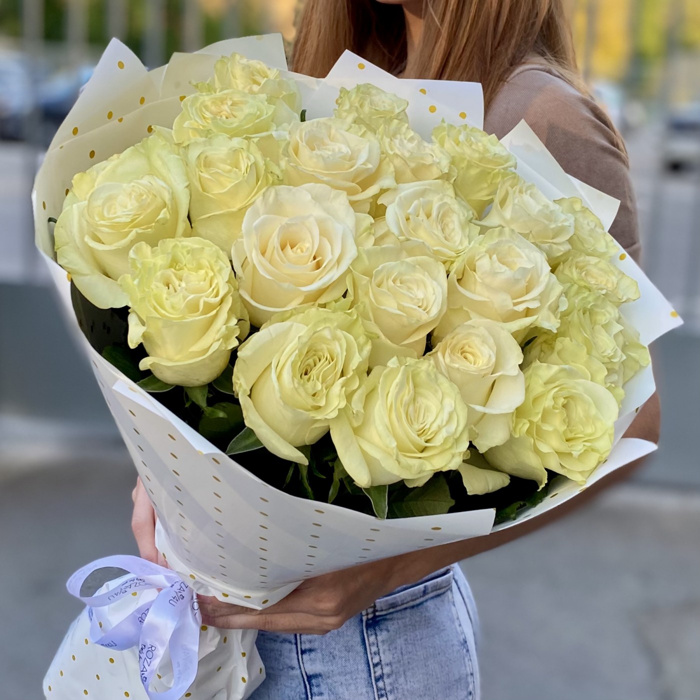 21 белая роза 60 см