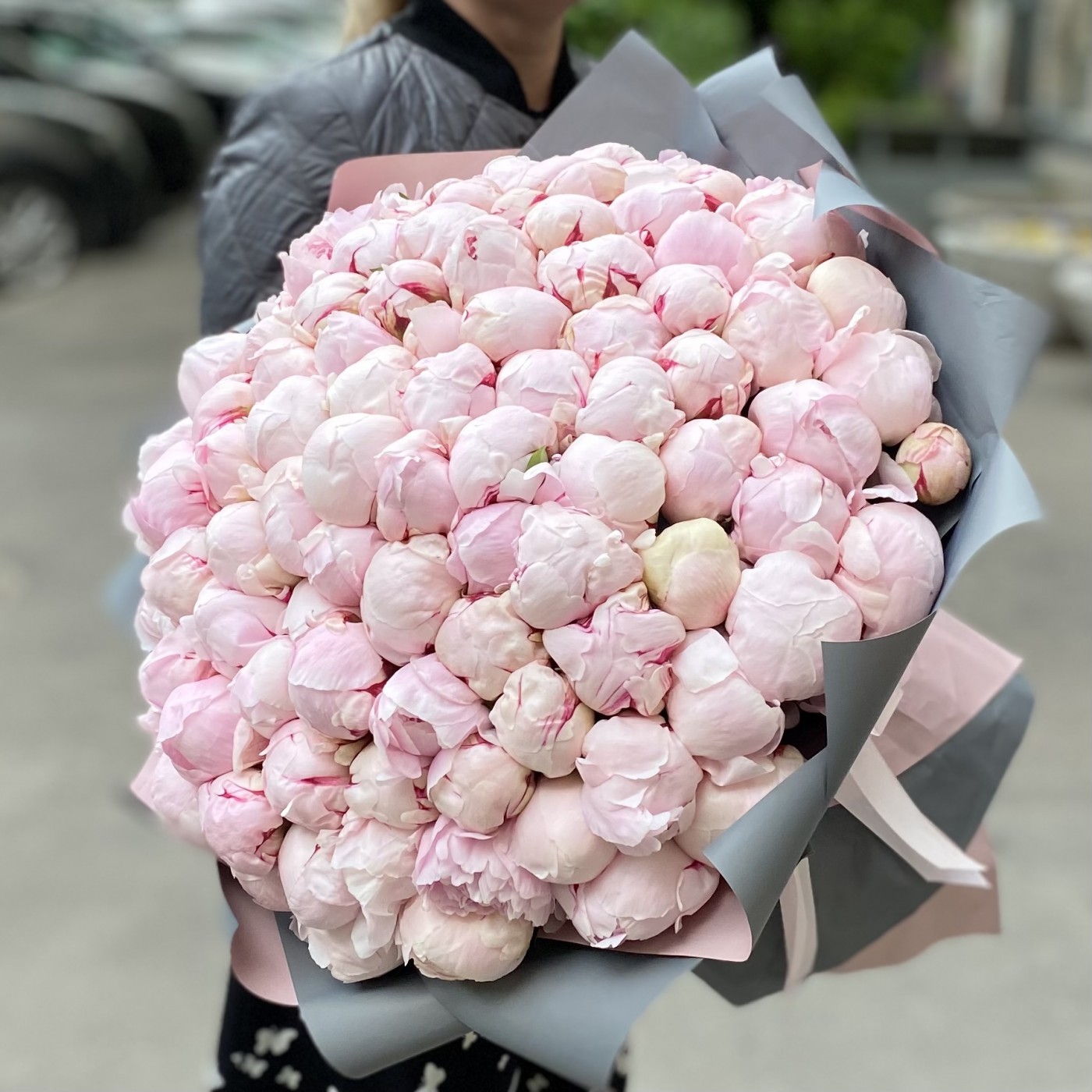 Букет из 101 нежно-розового пиона