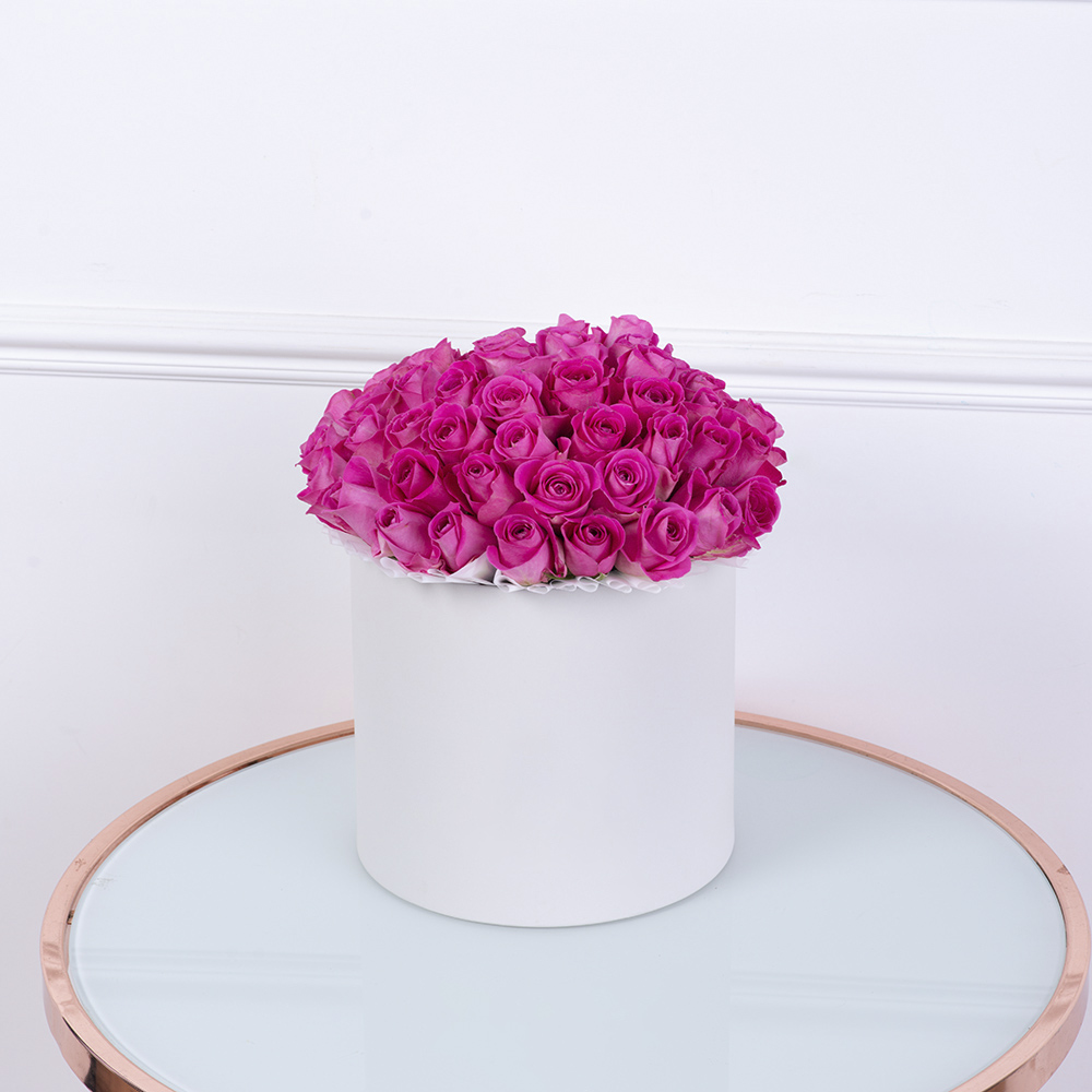 Букет из 51 розовой розы в белой шляпной коробке