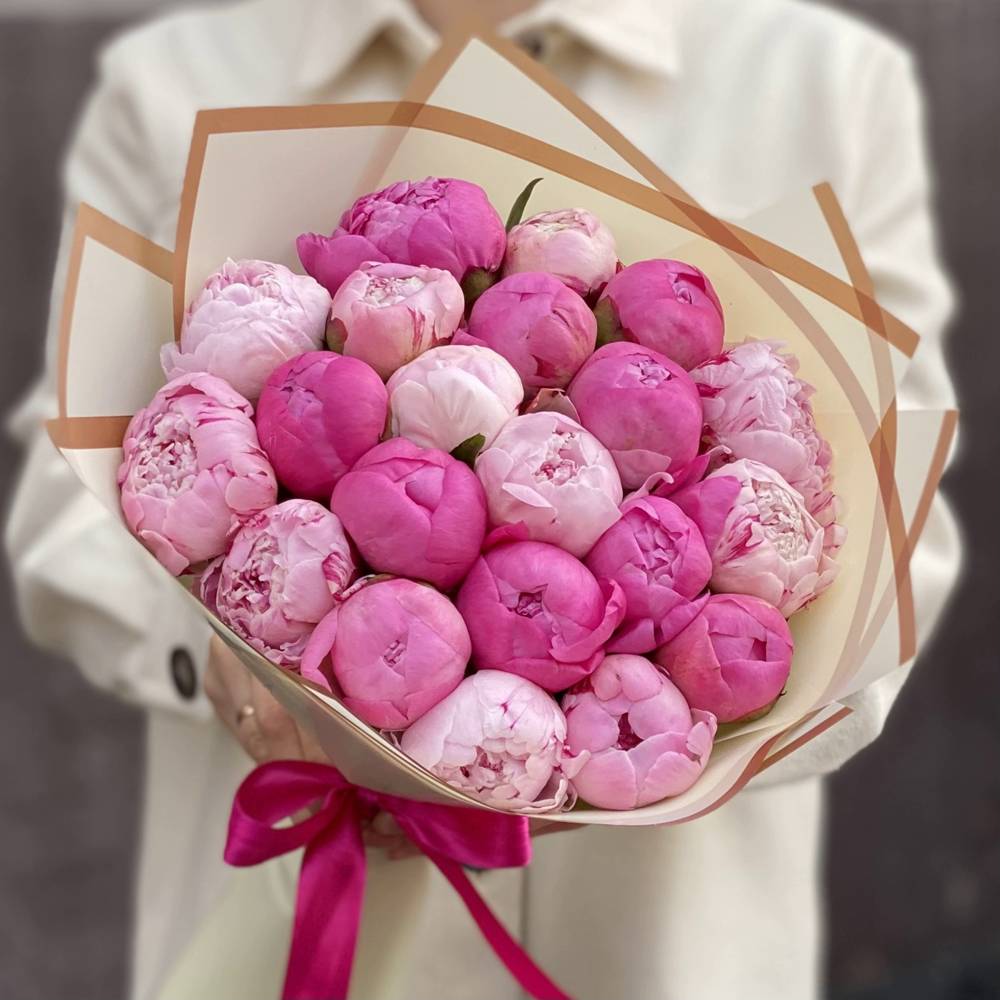 Букет из 21 разноцветного пиона