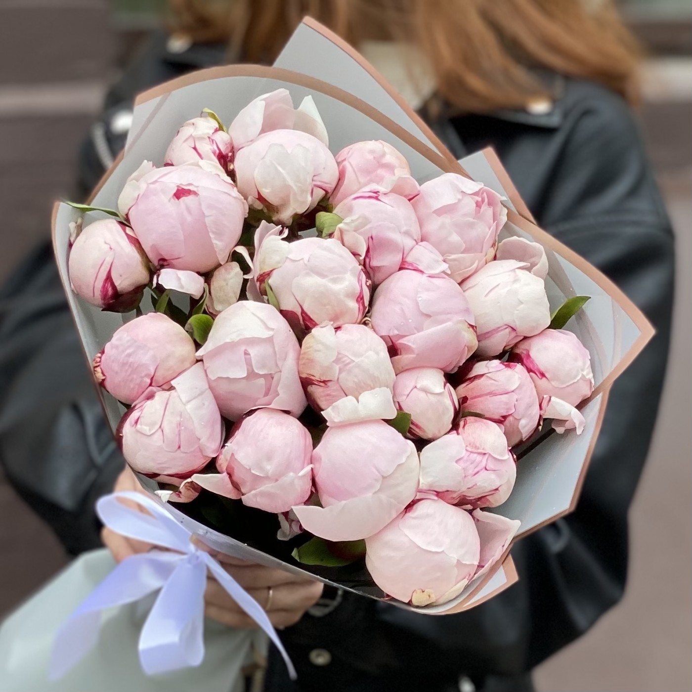 Букет из 21 нежно-розового пиона