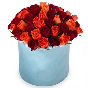 51 разноцветная роза в зеленой бархатной шляпной коробке