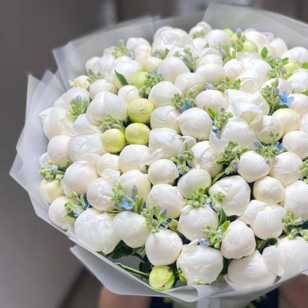 Букет из 101 белого пиона